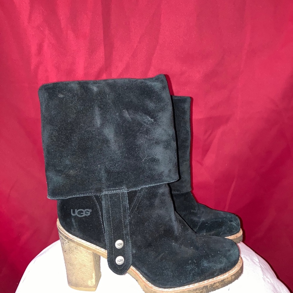 UGG WEDGED BOOTS! SUEDE